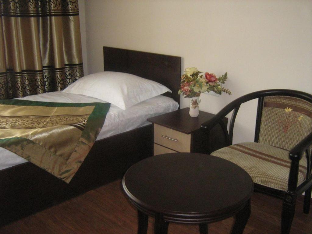 Kausar Hotel Almaty Room photo
