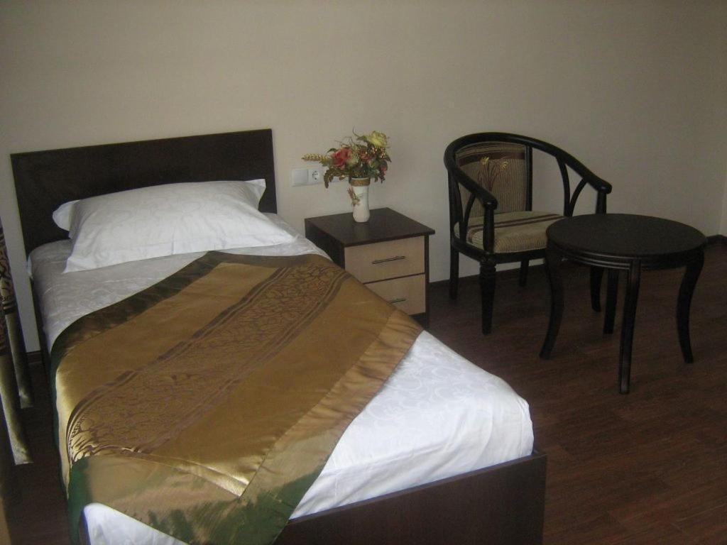 Kausar Hotel Almaty Room photo
