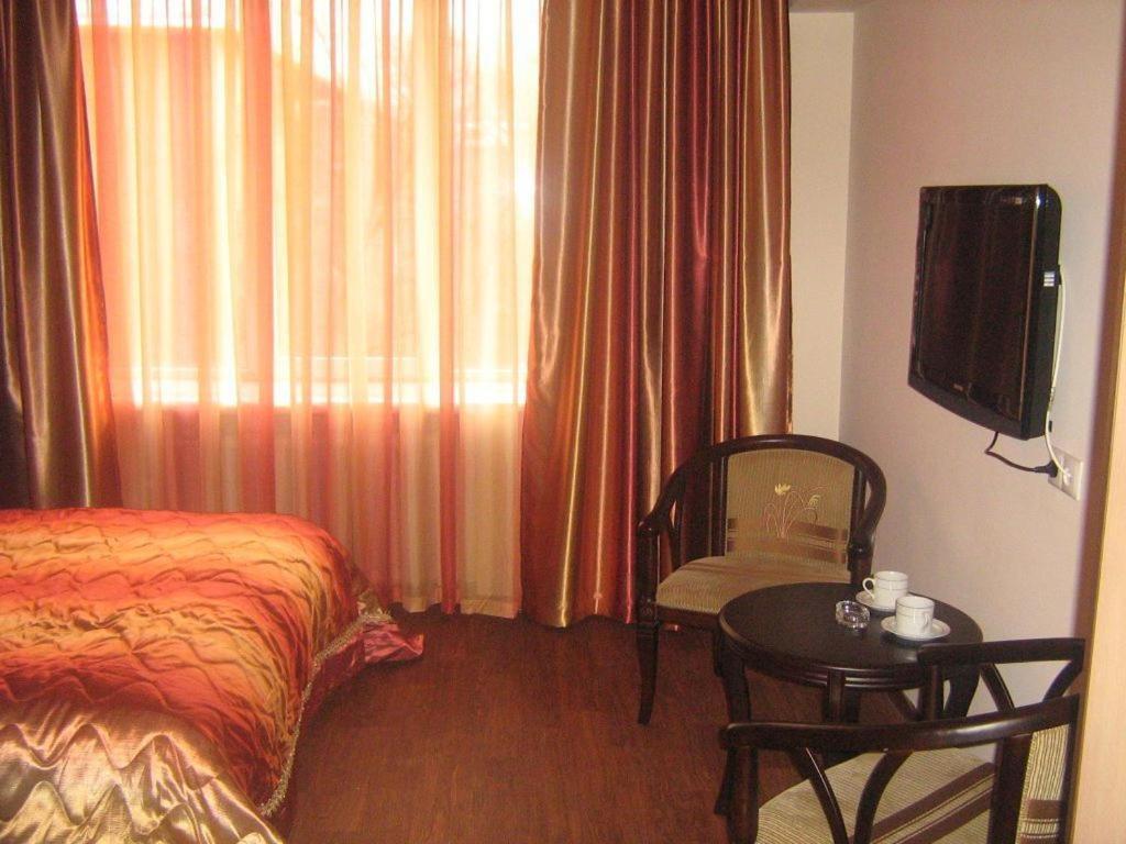 Kausar Hotel Almaty Room photo